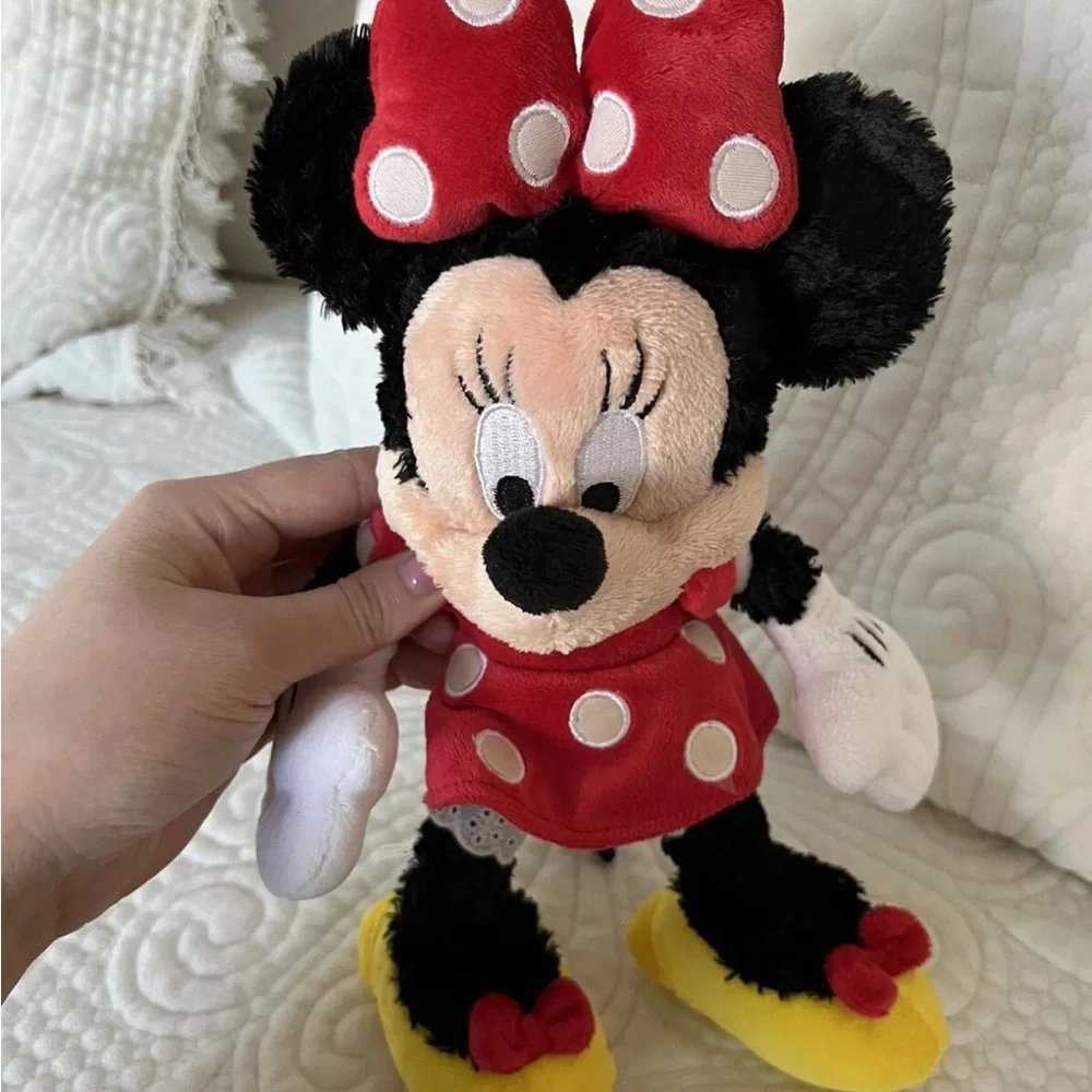 NWT VTG Disney 9-inch Minnie Mouse Bean Bag Plush